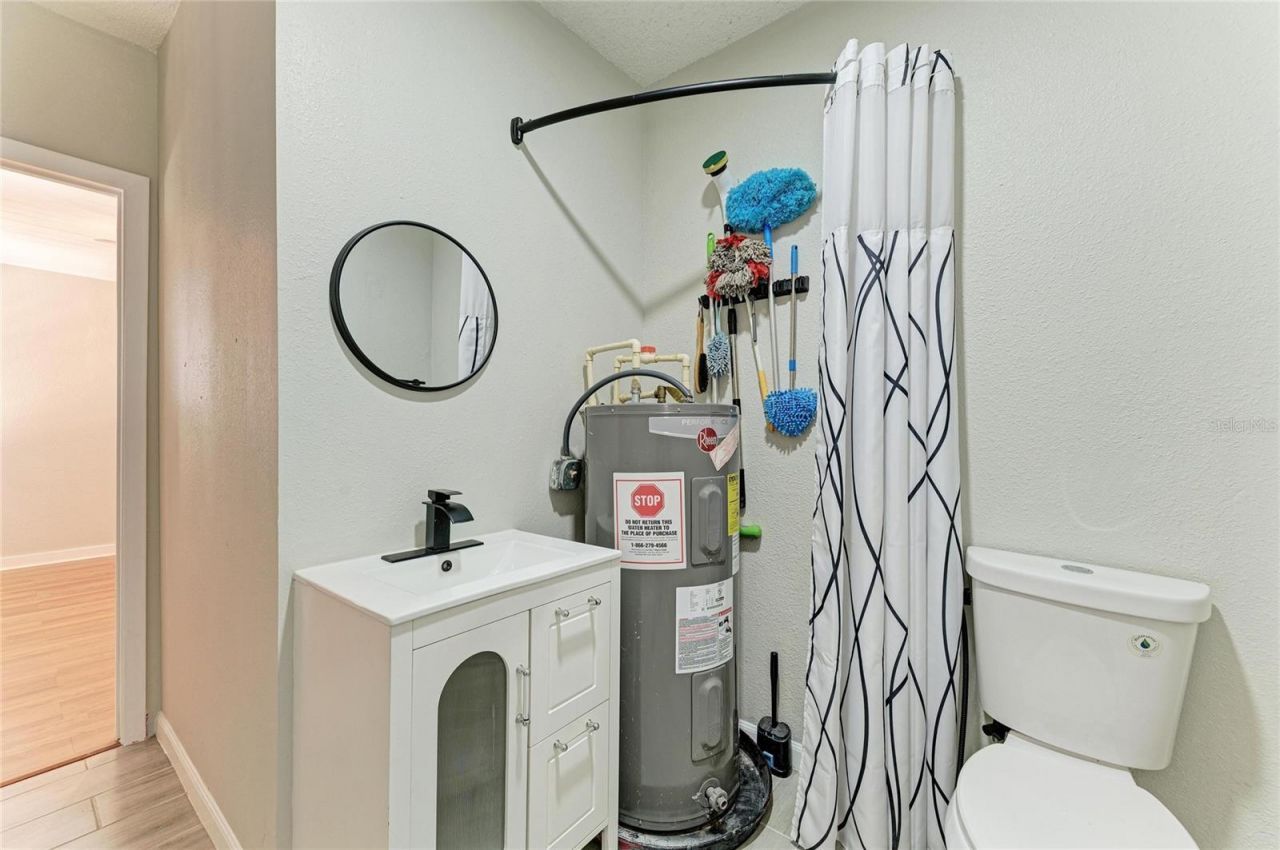 939 N Lockwood Ridge Road, Sarasota, FL 34237 Photo