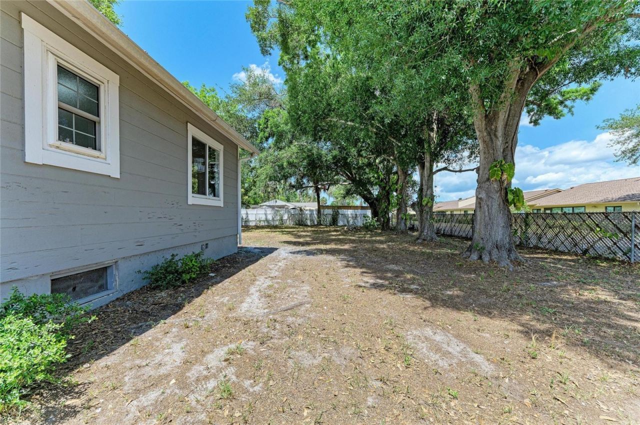 939 N Lockwood Ridge Road, Sarasota, FL 34237 Photo