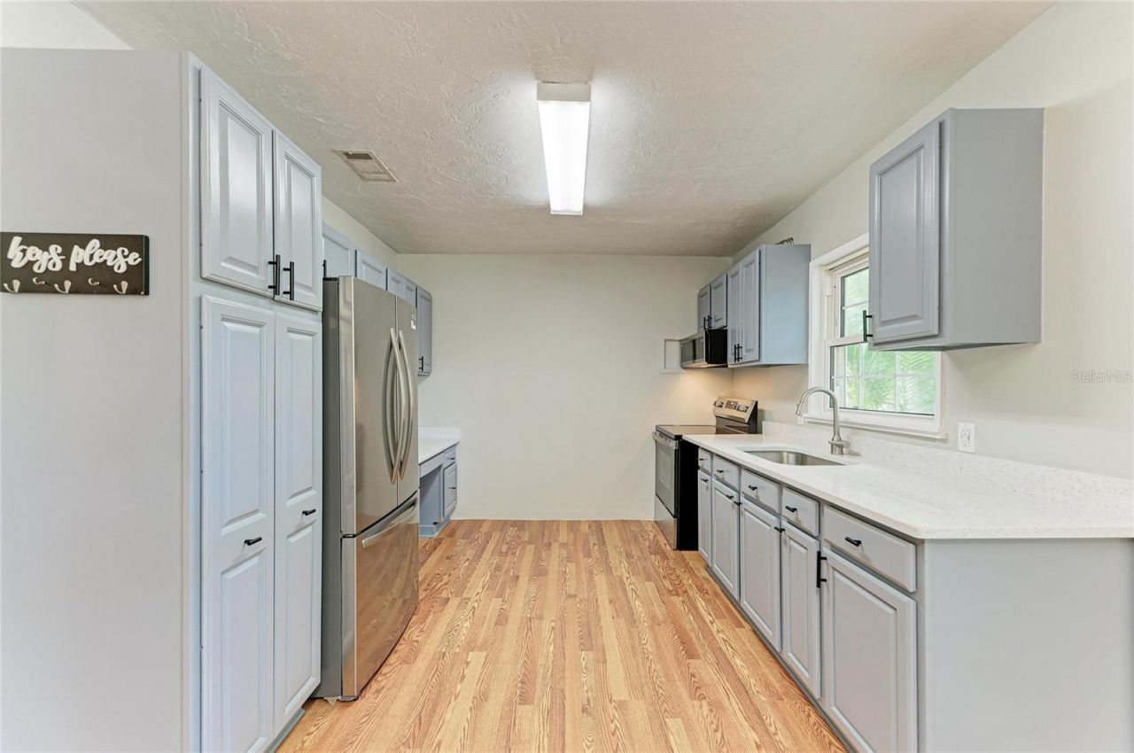 939 N Lockwood Ridge Road, Sarasota, FL 34237 Photo
