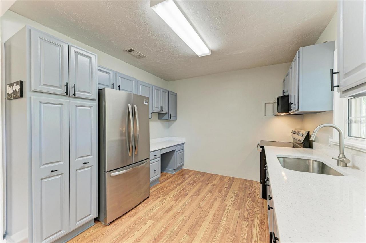 939 N Lockwood Ridge Road, Sarasota, FL 34237 Photo