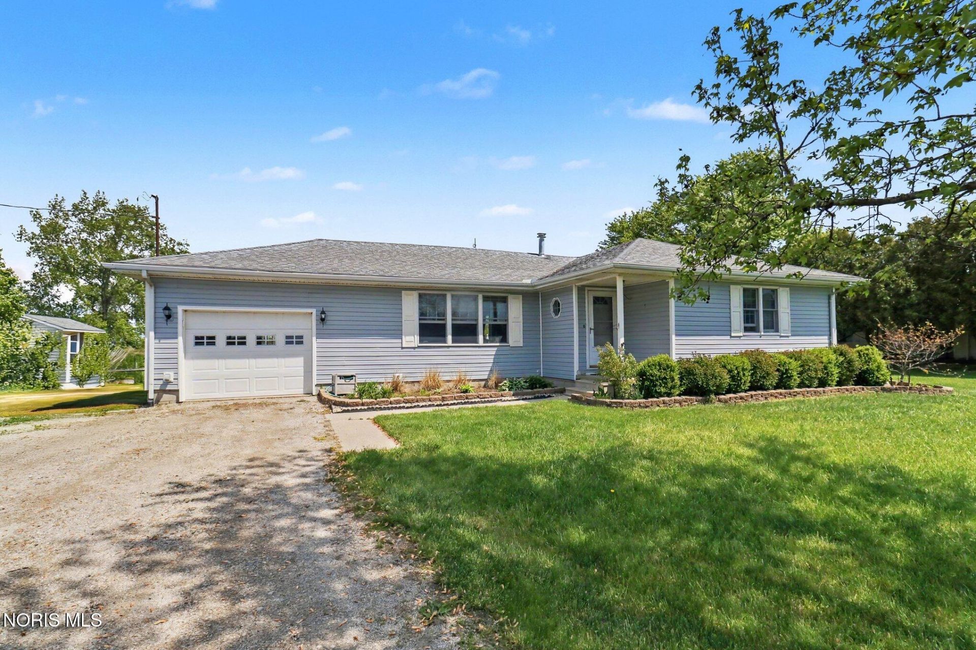 15460 Bishop Road, Bowling Green, OH 43402 Main Photo