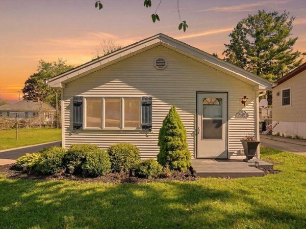 30024 Mound Dr, Burlington, WI 53105