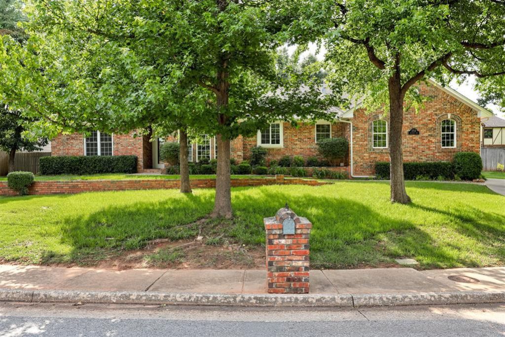 1713 Ridgecrest Road, Edmond, OK 73013 Main Photo