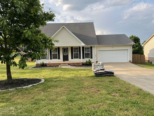3285 S Senseney Cir, Clarksville, TN 37042