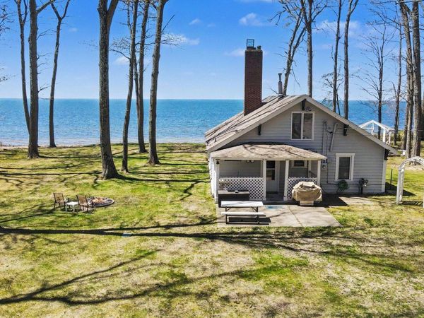 2013 N Scenic Drive, Muskegon, MI 49445