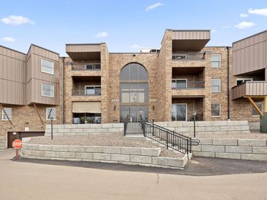 2250 Midland Grove Road, Unit 307, Roseville, MN 55113