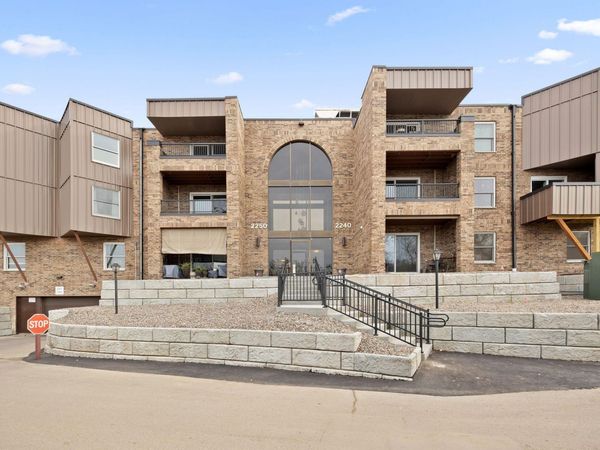 2250 Midland Grove Road , Unit 307, Roseville, MN 55113