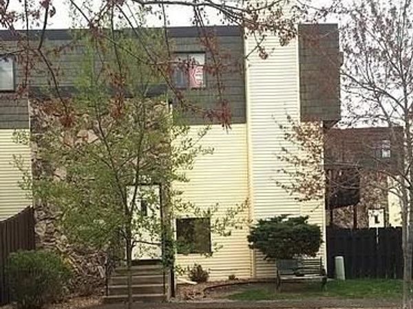 7226 72nd Lane N, Unit 211, Brooklyn Park, MN 55428