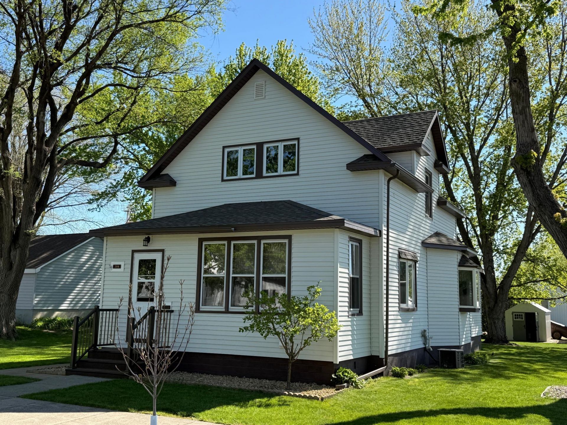209 S Spring Avenue, Springfield, MN 56087