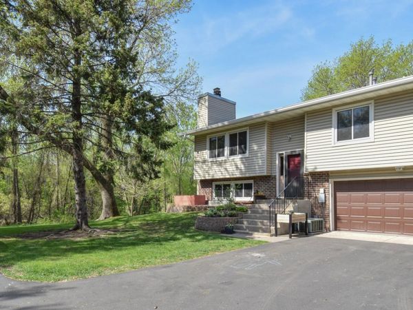 910 94th Avenue NE, Blaine, MN 55434