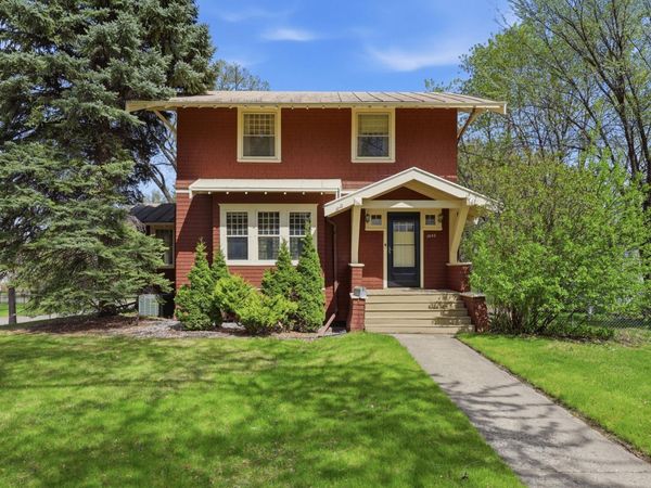 1202 6th Street S, Fargo, ND 58103