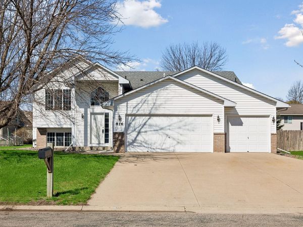 816 Shea Circle , Belle Plaine, MN 56011