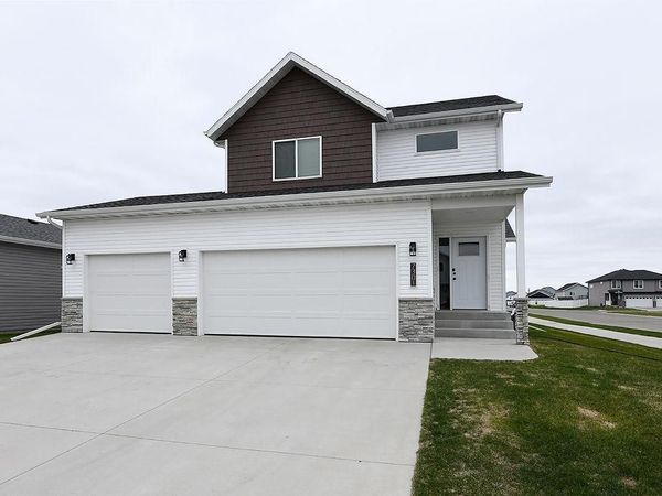 7301 26th Street S, Fargo, ND 58104