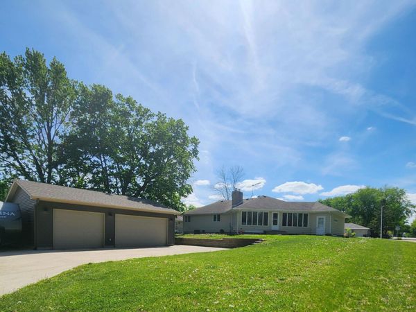 111 Sunrise Avenue N, New Prague, MN 56071