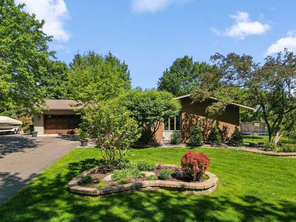 1345 Broadview Avenue, Chaska, MN 55318