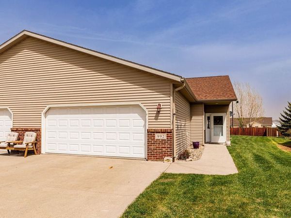 992 33rd Street S, Moorhead, MN 56560