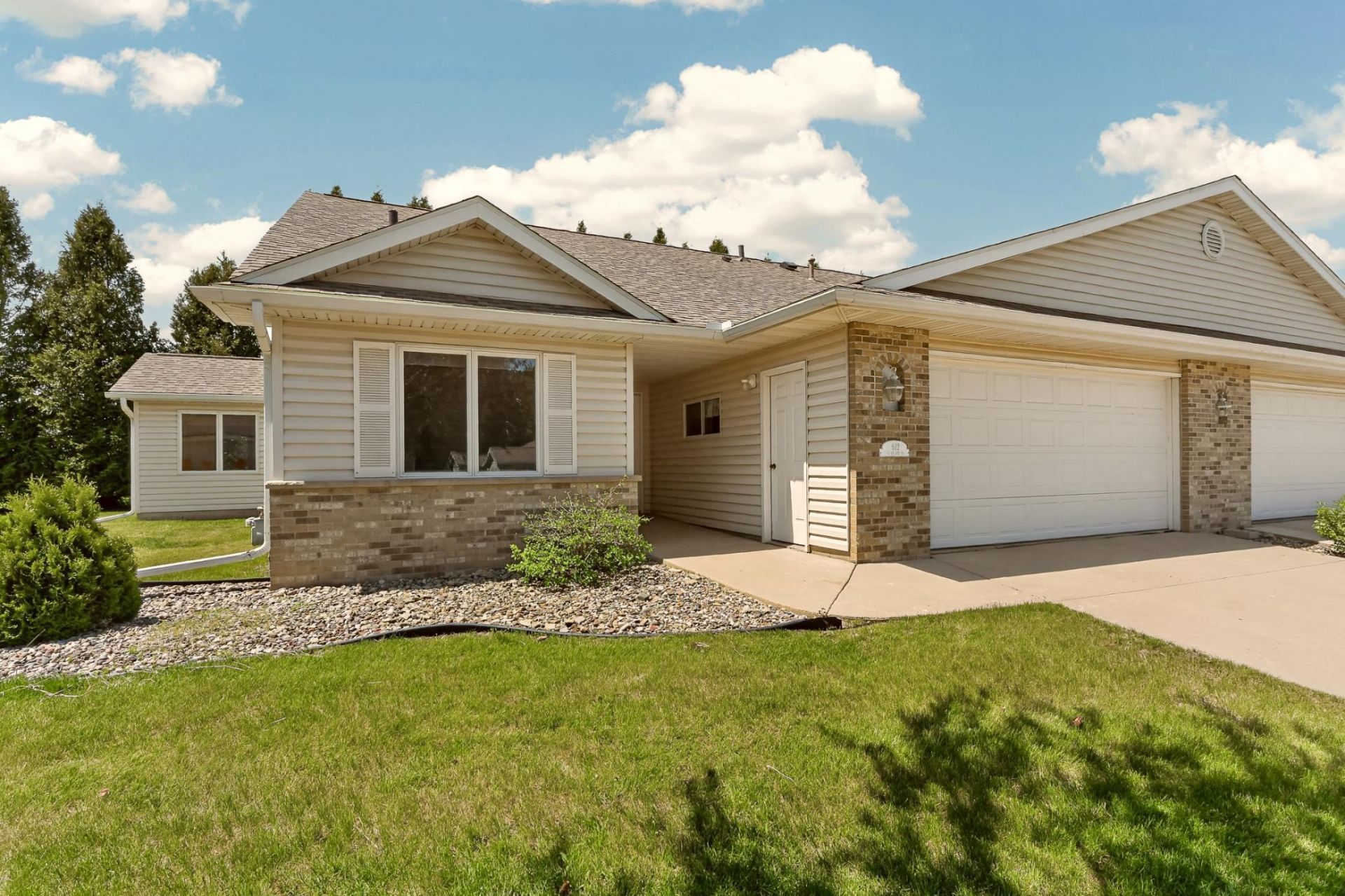 612 15 1/2 Avenue NW, Kasson, MN 55944