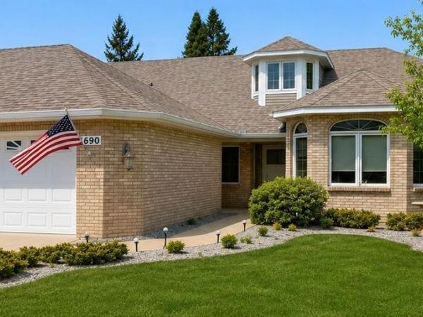 5690 Dunlap Avenue N, Shoreview, MN 55126