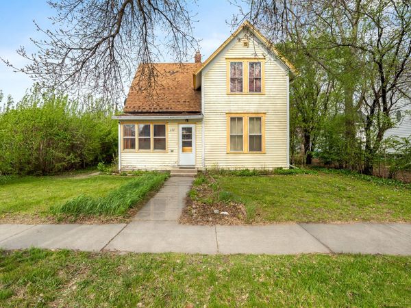 222 Langer Avenue N, Casselton, ND 58012