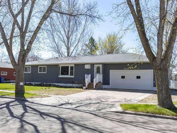 702 3rd Avenue SE, Barnesville, MN 56514