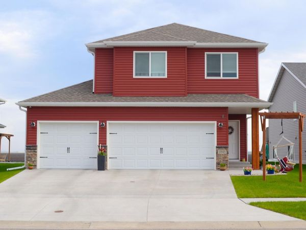 1045 46th Avenue S, Moorhead, MN 56560