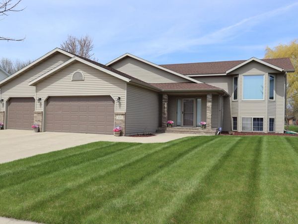 3511 42nd Avenue S, Fargo, ND 58104