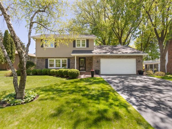 6917 W 82nd Street, Bloomington, MN 55438