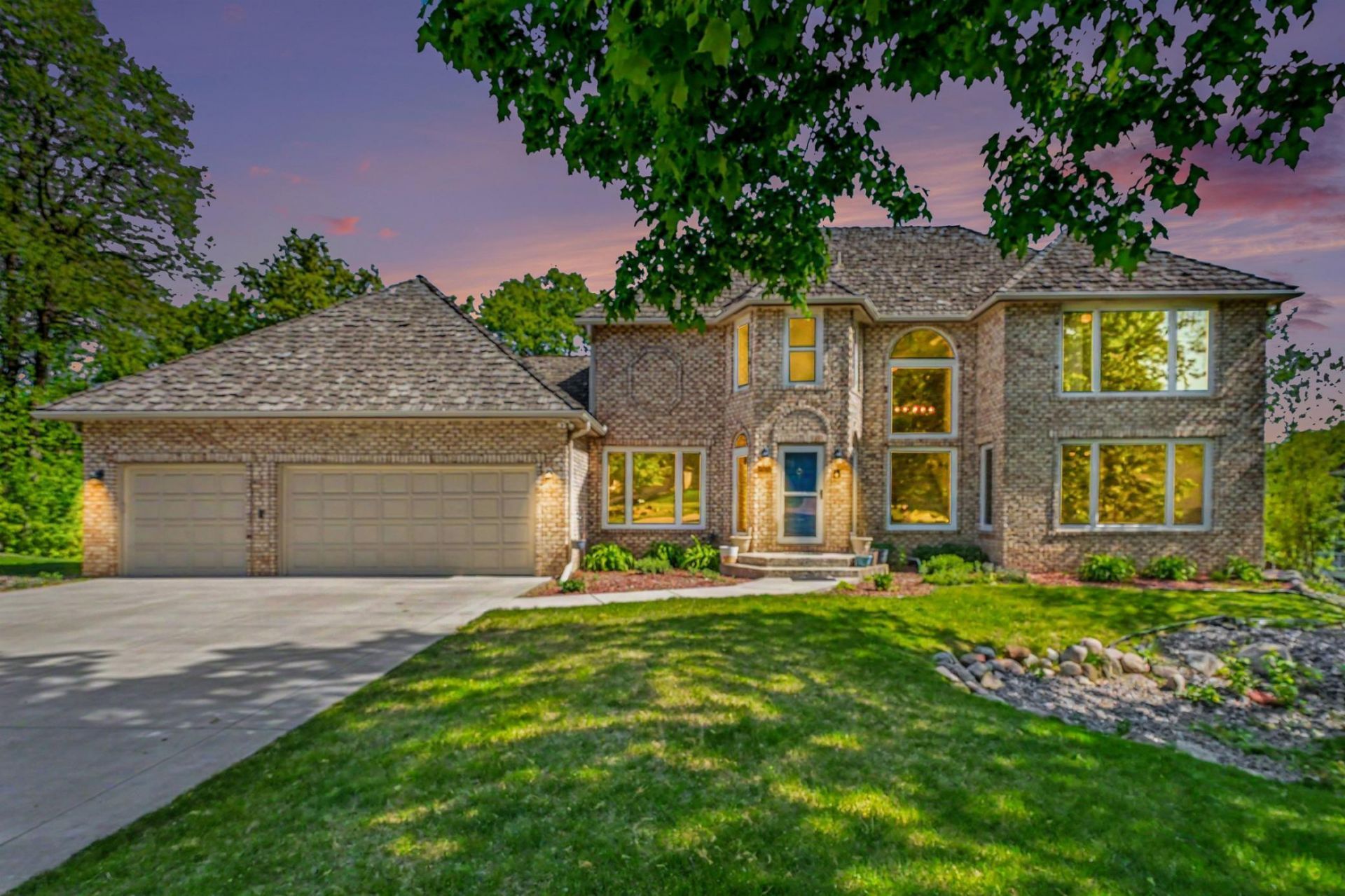 8973 Knoble Court, Eden Prairie, MN 55347