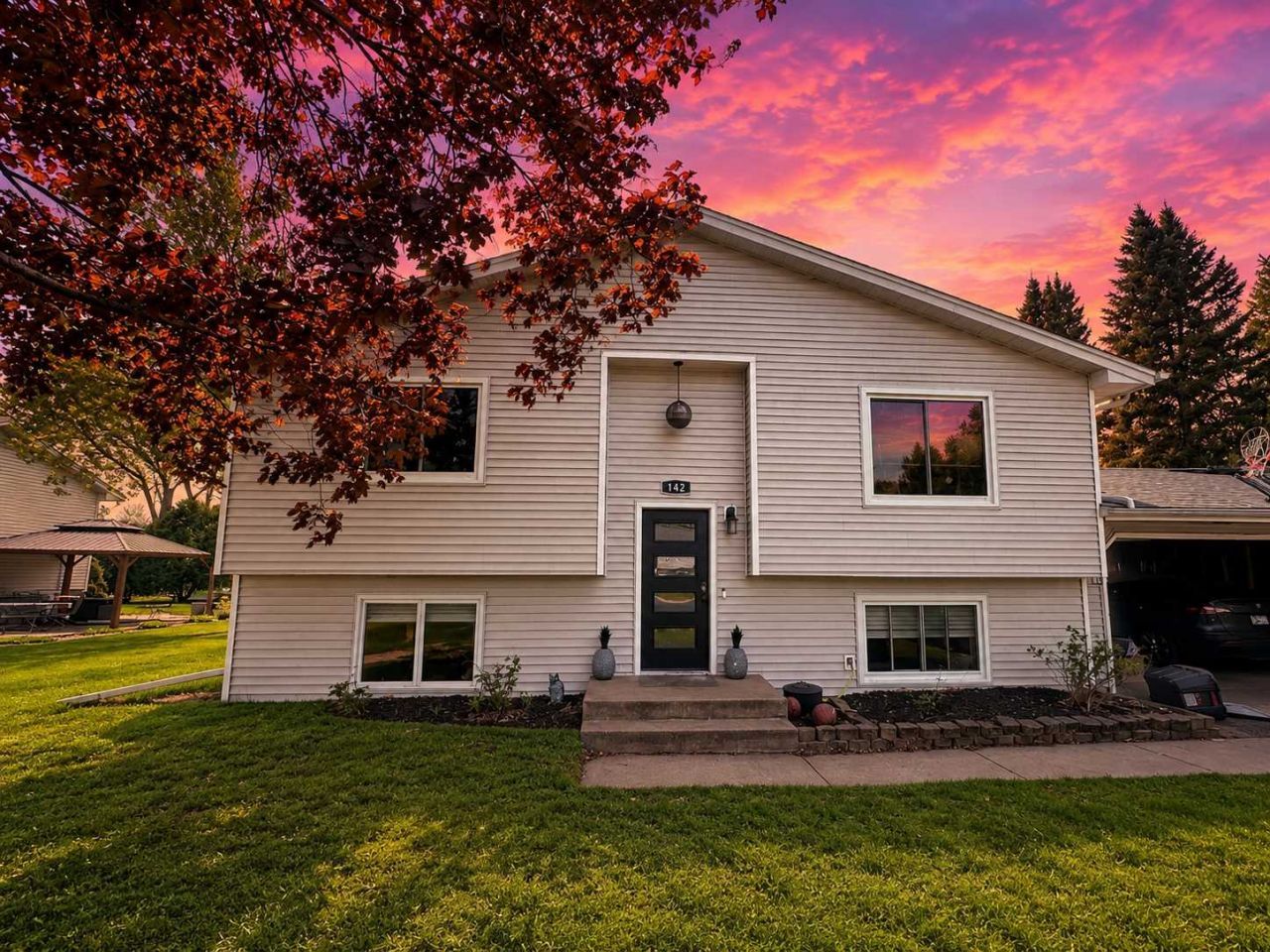 142 Canterbury Road , Circle Pines, MN 55014