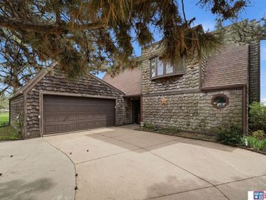 592 W Lakeshore Drive , Lincoln, NE 68528
