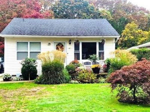 48 Eleanor Avenue , Mastic, NY 11950