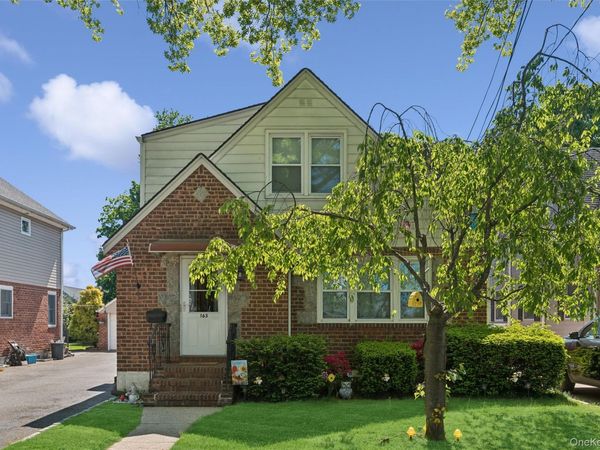 163 Beech Street , Floral Park, NY 11001