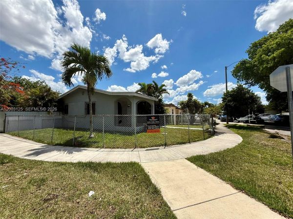 3000 NW 5th St , Miami, FL 33125