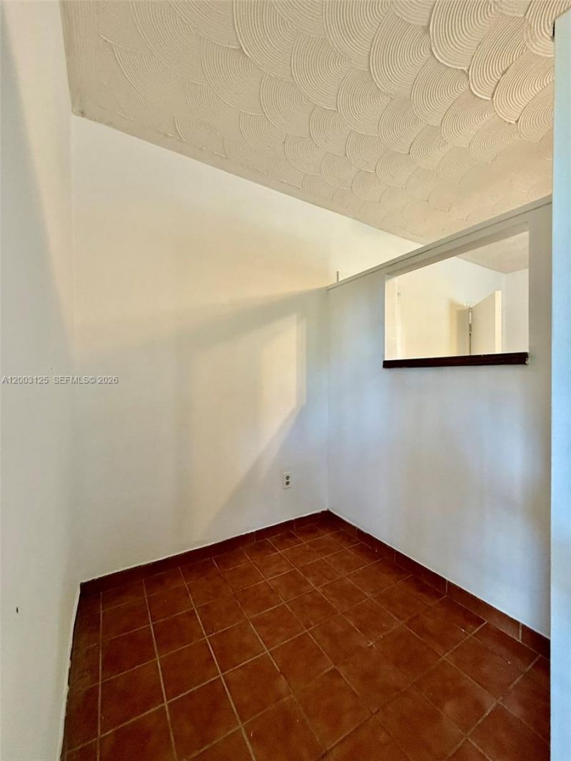 3000 NW 5th St, Miami, FL 33125 Photo