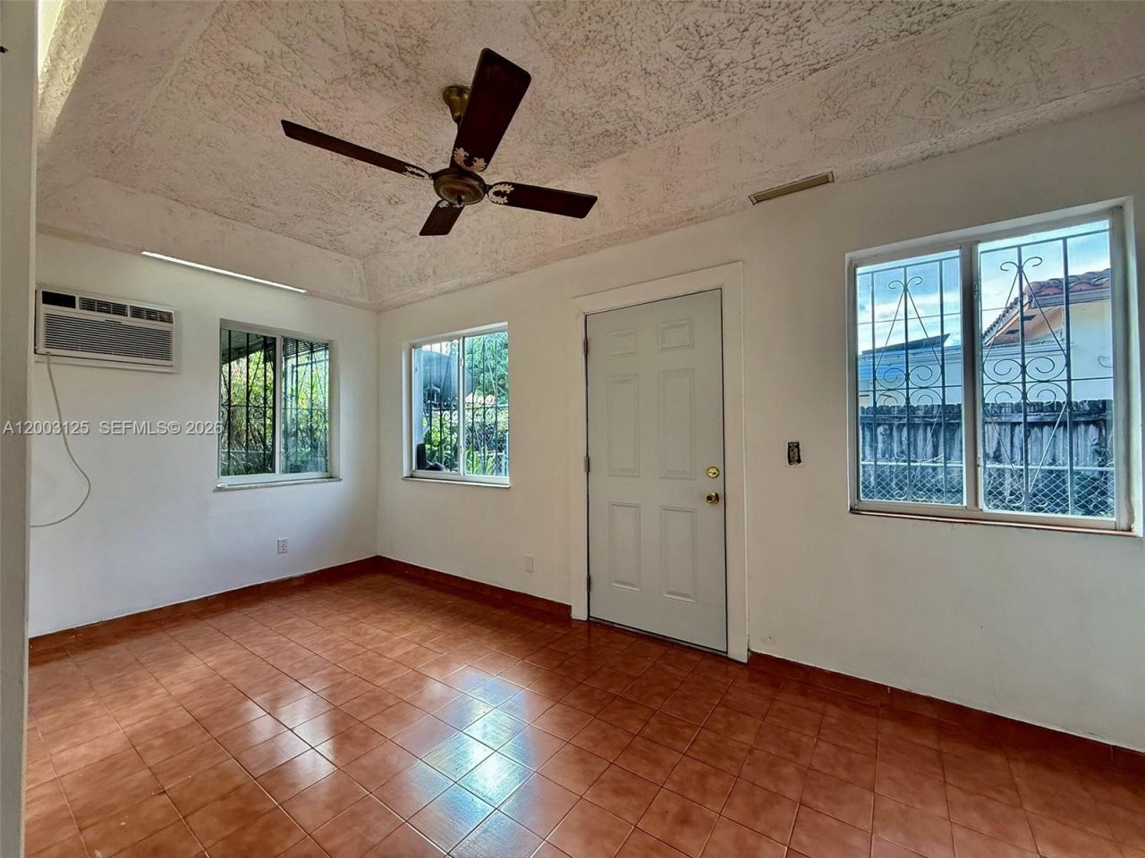 3000 NW 5th St, Miami, FL 33125 Photo