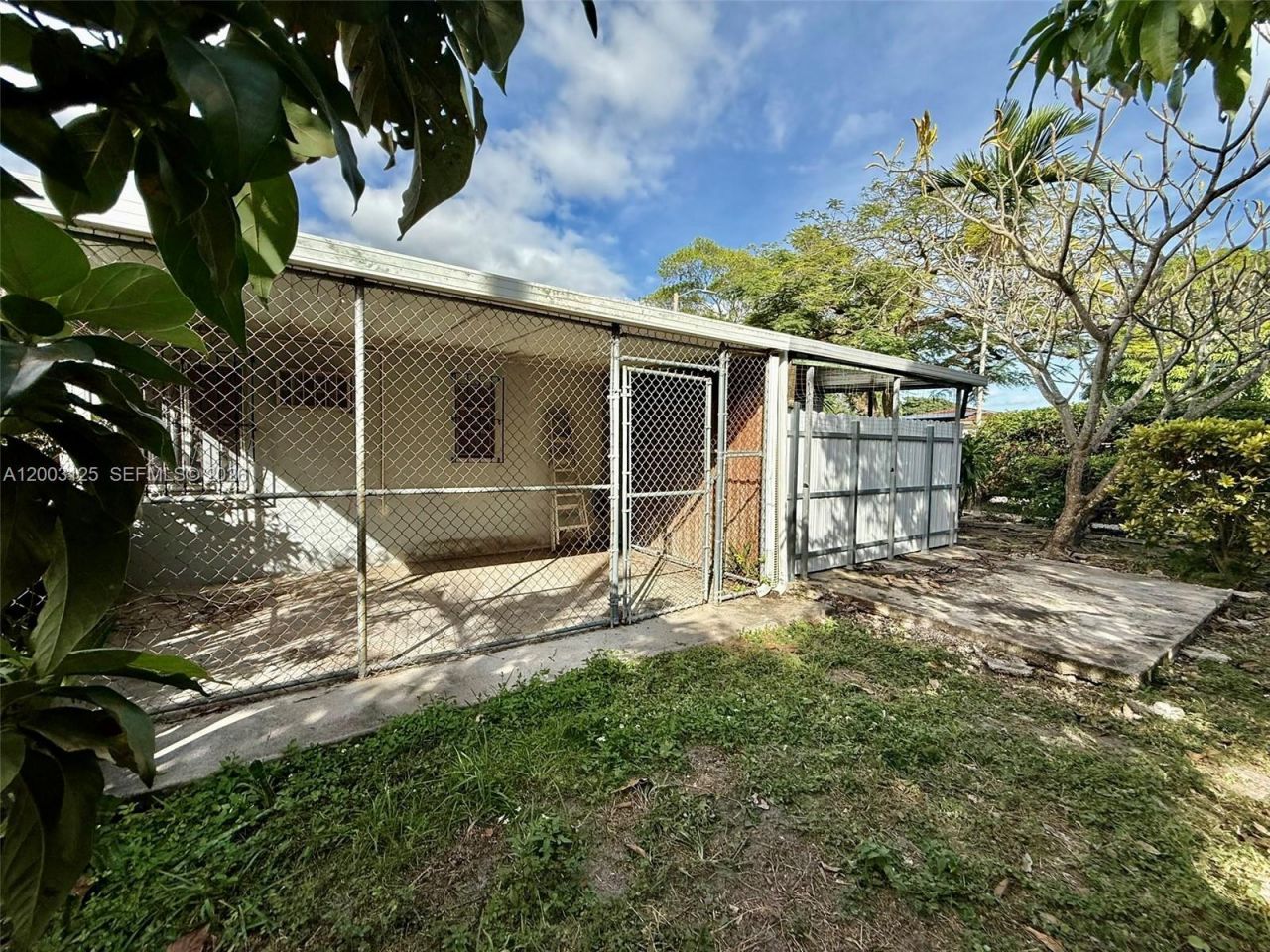 3000 NW 5th St, Miami, FL 33125 Photo