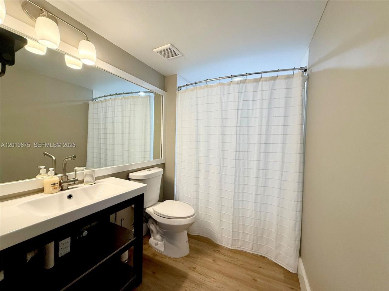 1155 Brickell Bay Dr, Unit 1205, Miami, FL 33131 Photo