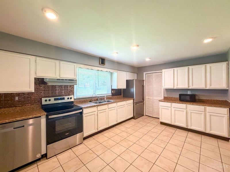 3770 Julie Drive, Franklin Twp, OH 45005 Photo 6