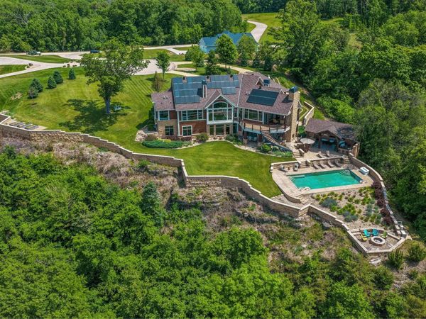 1581 Silver Oak Court, Hazel Green, WI 53811