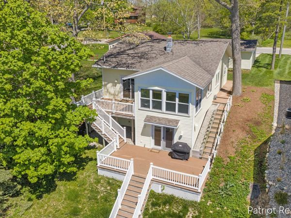 6702 W Lake Drive, Fremont, MI 49412