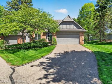 37828 Avon Lane, Farmington Hills, MI 48331