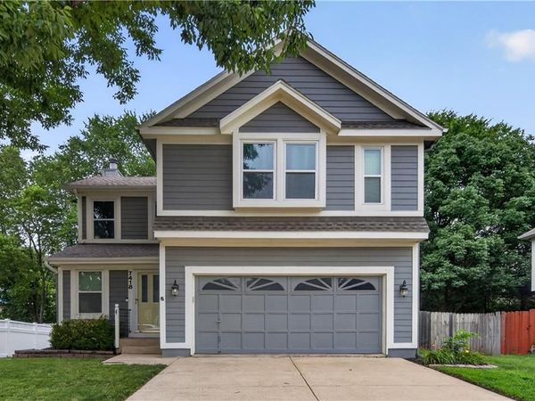 7418 W 152nd Street, Overland Park, KS 66223