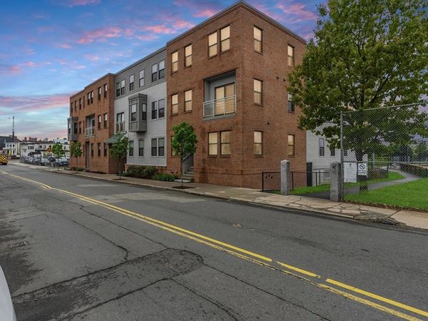 16 Boardman St, Unit 204, Boston, MA 02128