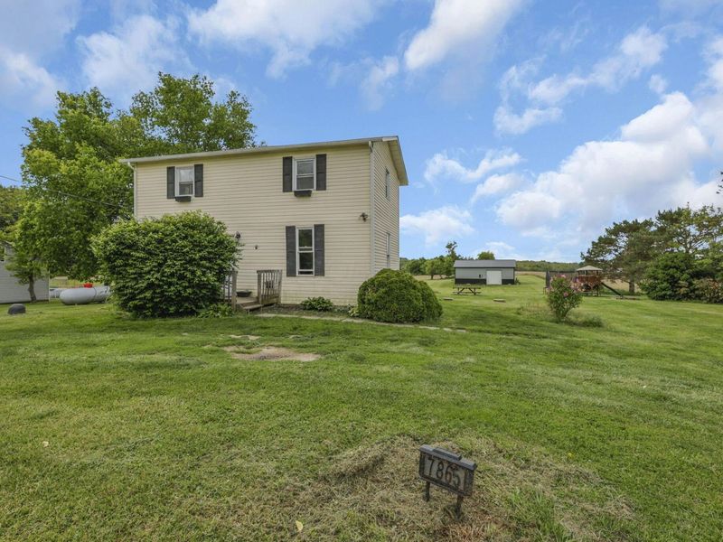 7865 Pleasantville Road NE, Thornville, OH 43076 Photo 3