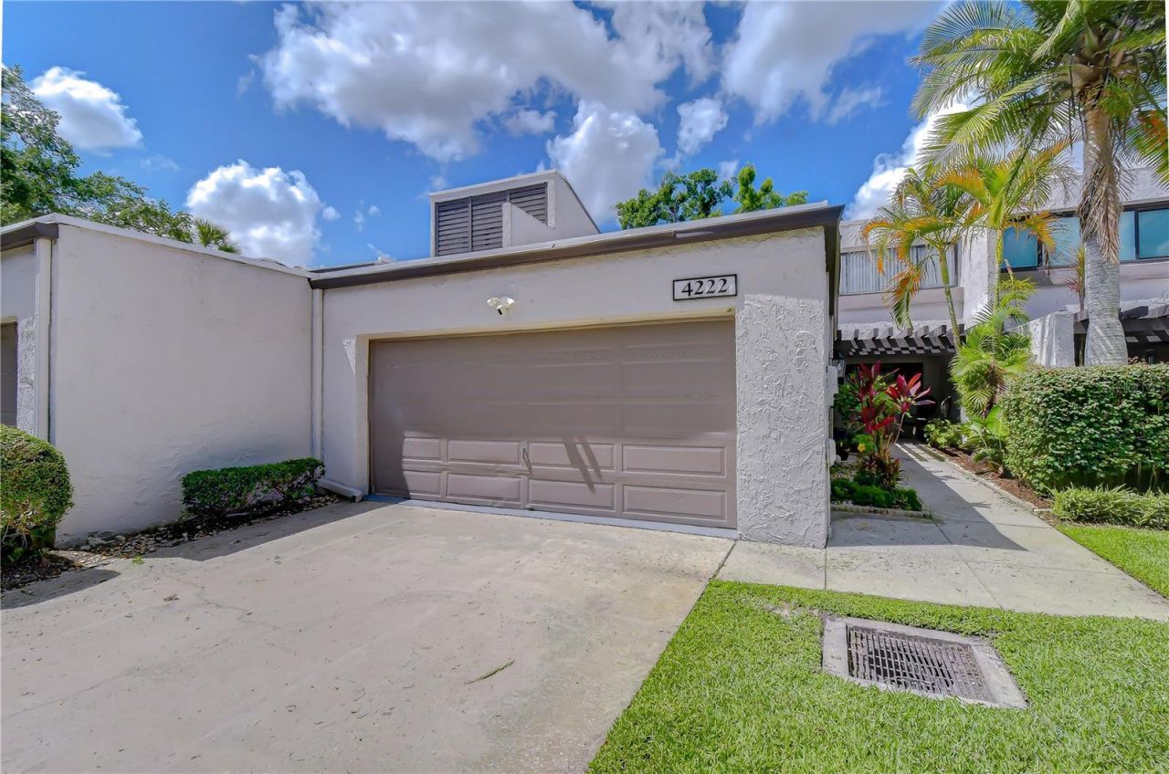 4222 Fairway Circle, Tampa, FL 33618 Main Photo