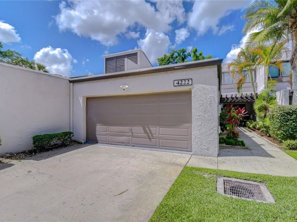 4222 FAIRWAY CIRCLE, TAMPA, FL 33618