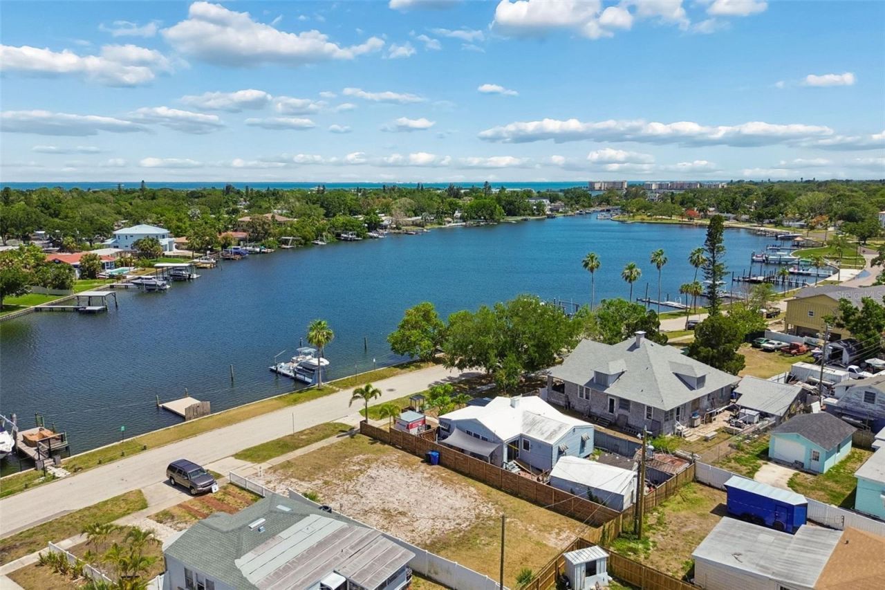 4005 Sunrise Drive S, Saint Petersburg, FL 33705 Photo