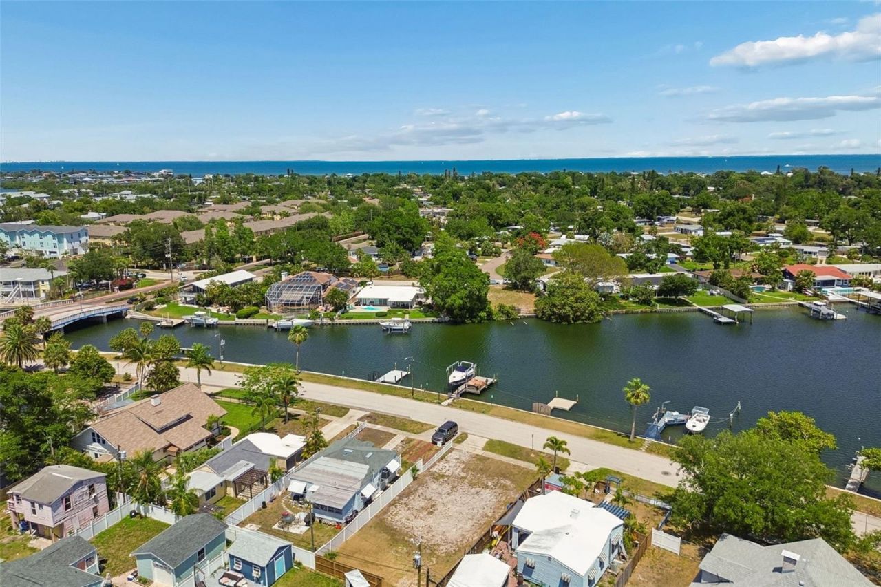 4005 Sunrise Drive S, Saint Petersburg, FL 33705 Photo