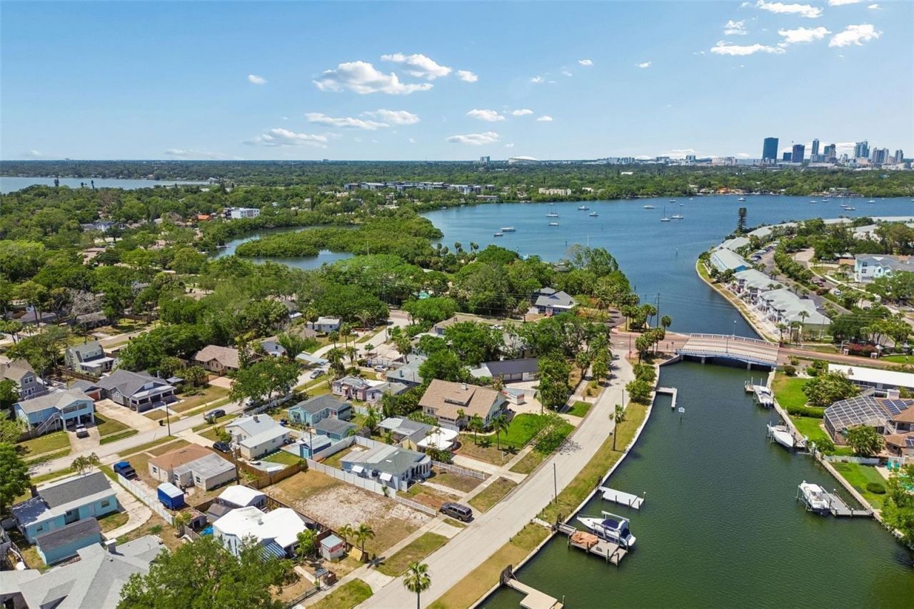4005 Sunrise Drive S, Saint Petersburg, FL 33705 Photo