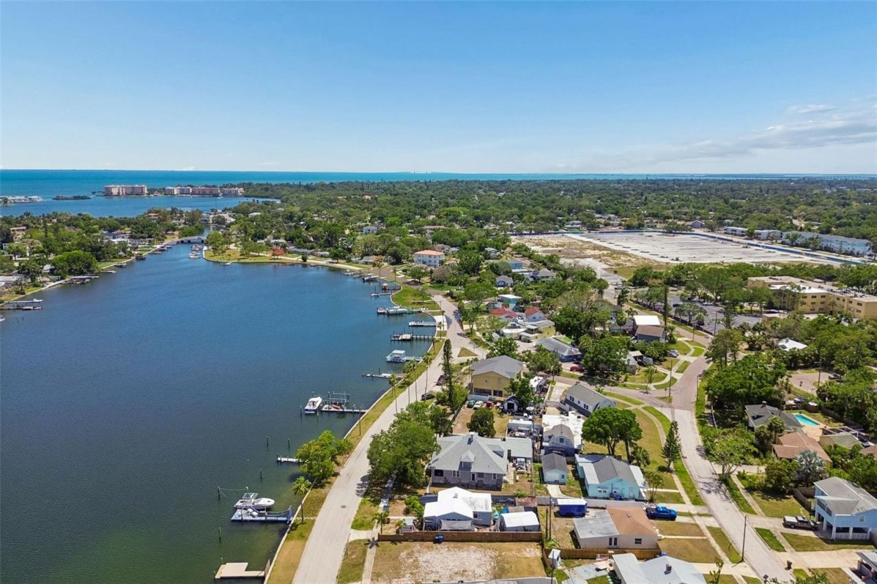 4005 Sunrise Drive S, Saint Petersburg, FL 33705 Photo